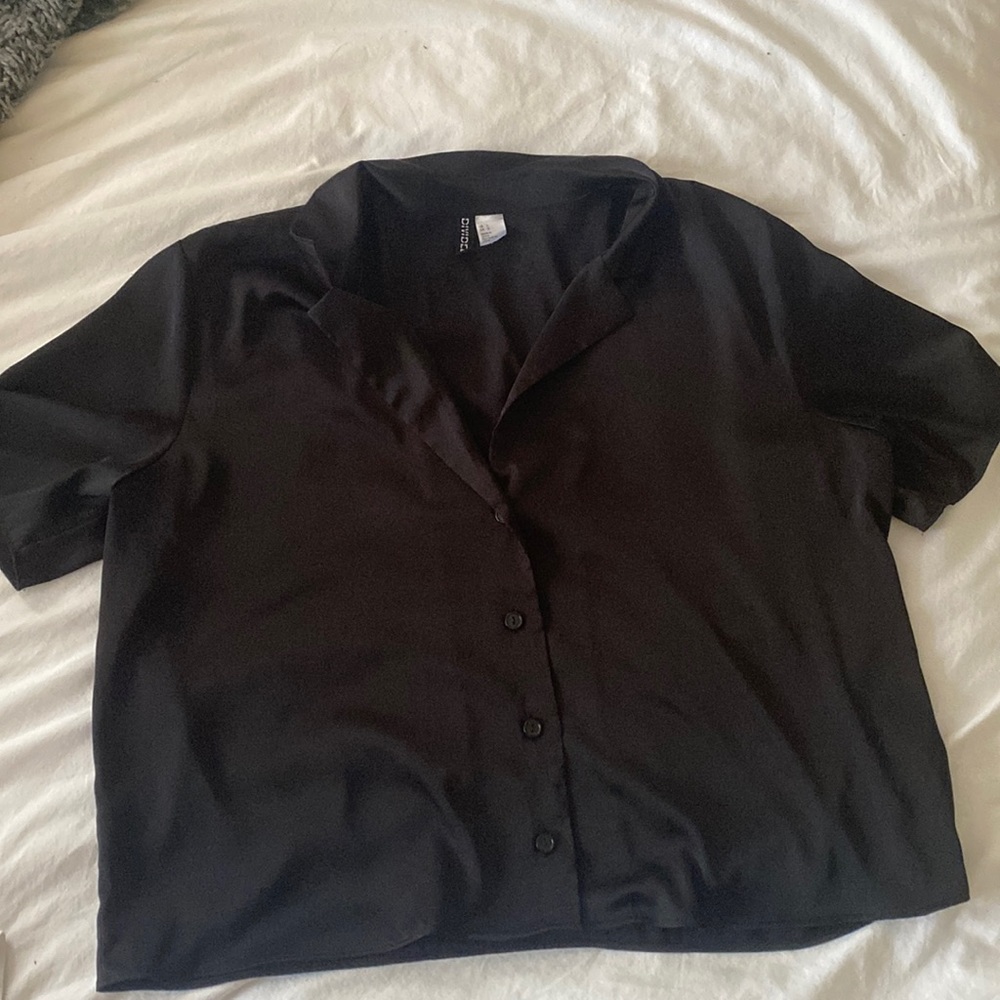 Divided by H&M - short sleeve black satin button down